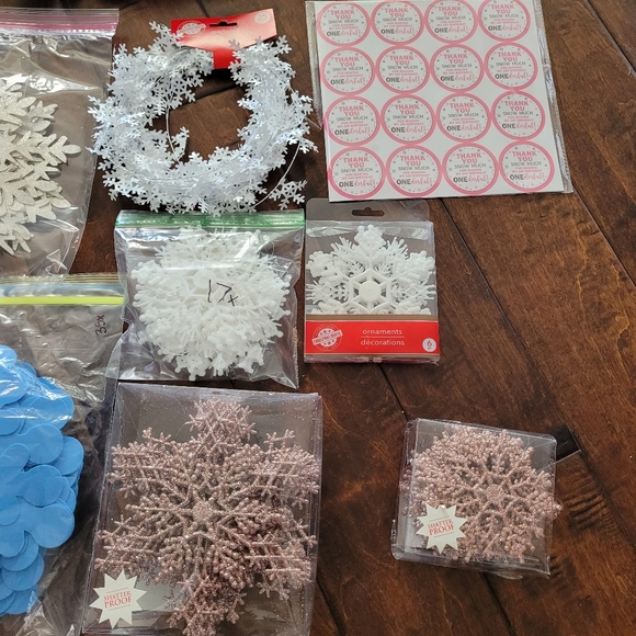 Party Decor for Girls "Winter Onederland" - Picture 5 of 8